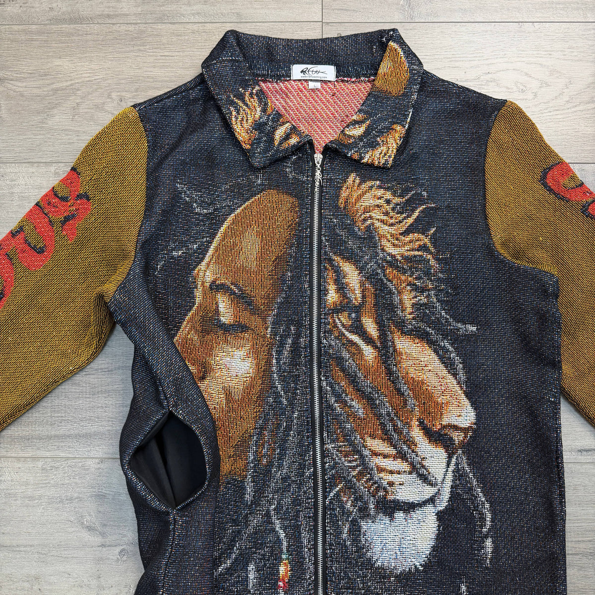 BOB V2 TAPESTRY TEE