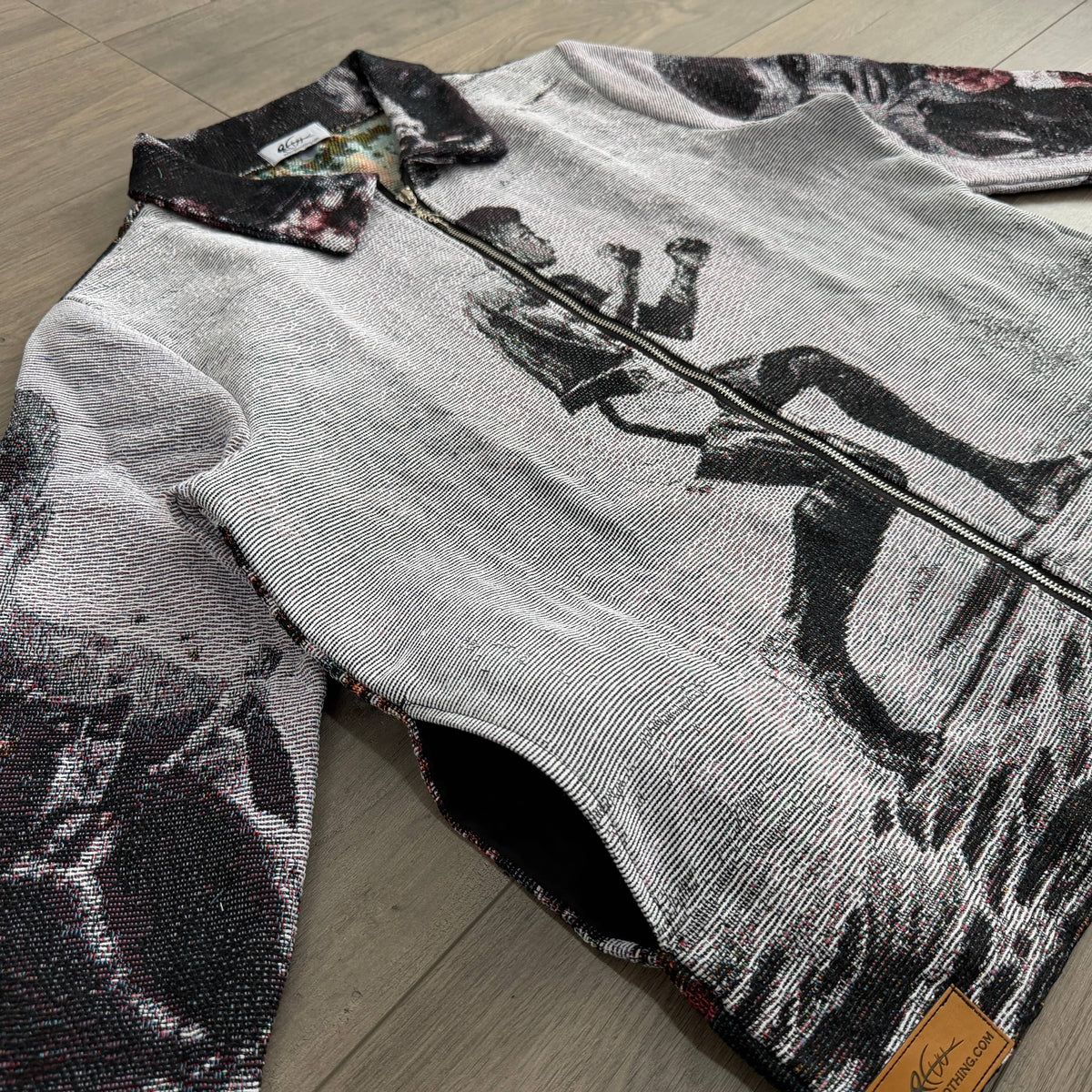 BOXING V2 TAPESTRY TEE